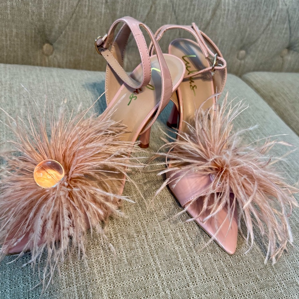 Lulu never worn Elegant Pink Feathered Women's Heels